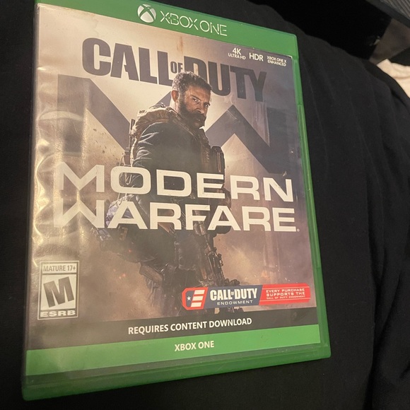 I am selling a Xbox one it comes with a controller with two games
